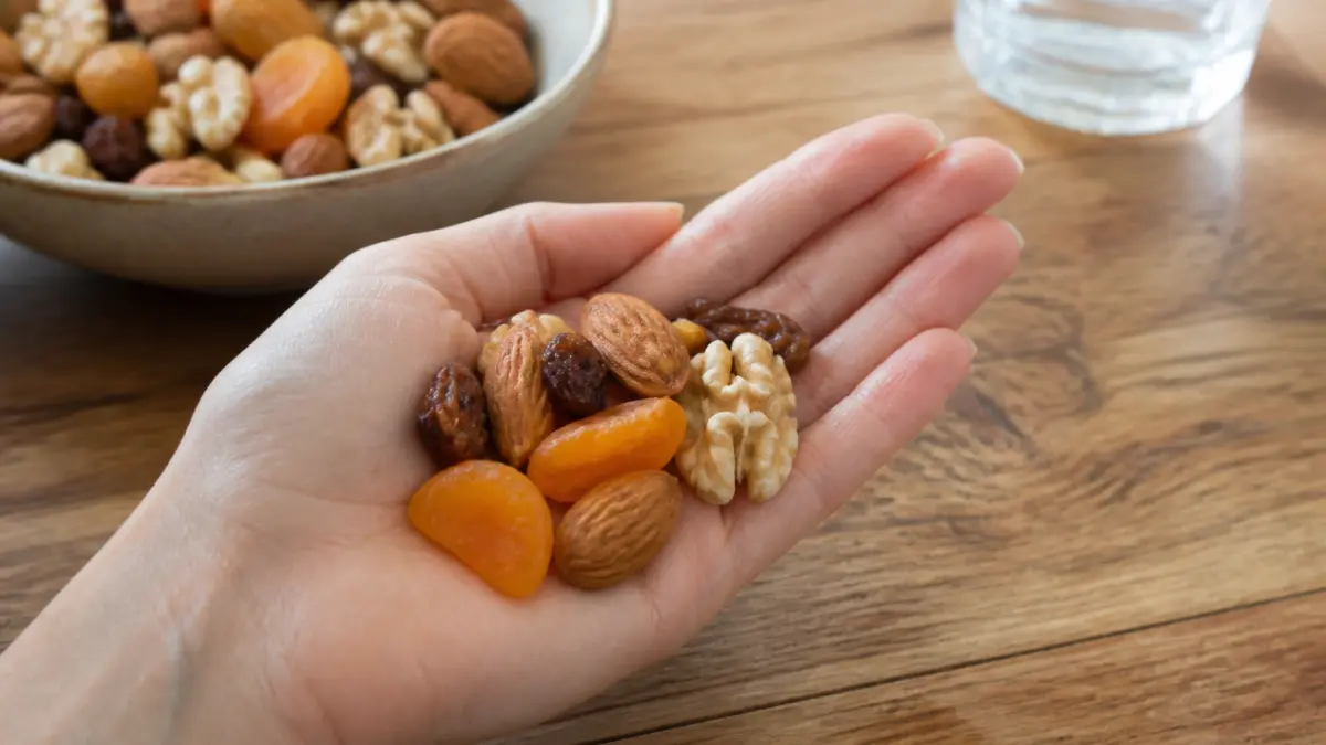 Fruits secs : combien de calories par portion et comment les doser ?