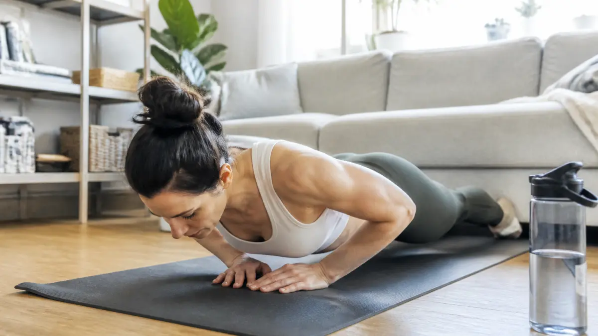 Triceps : comment raffermir les bras sans matériel compliqué
