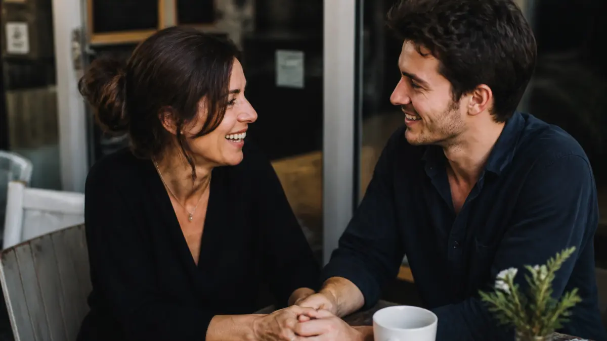 Différence d’âge en amour : avantages, limites et regard des autres