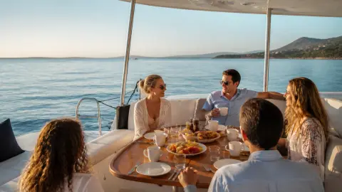 Vivre une journée type en croisière : du lever du soleil aux activités nocturnes